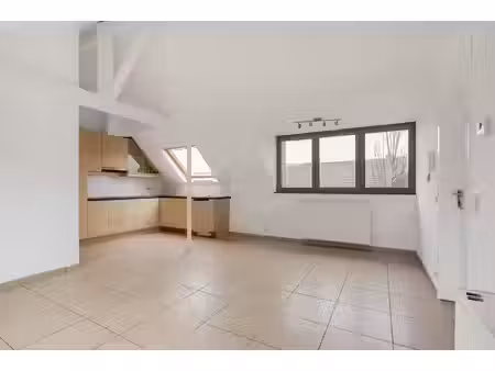 recent  licht app. met 1 slpk.  privéberging  ruim terras en mog. garage