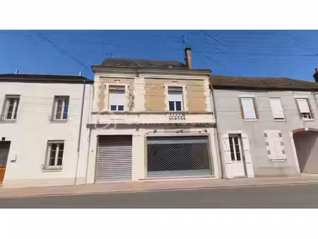 immeuble mixte de 102 m² à gien