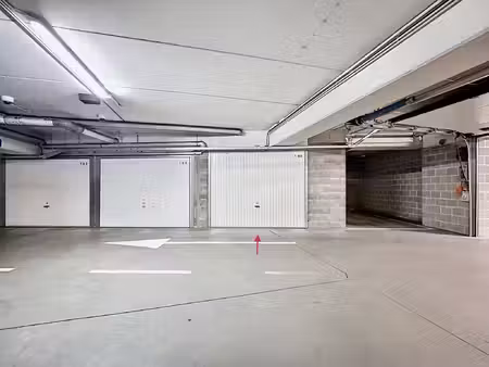 afgesloten garagebox op toplocatie in de stad!
