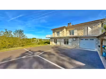 maison en pierre de 148 m² à aubeterre-sur-dronne