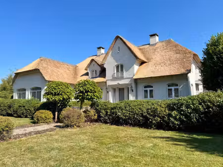 prachtige villa met 9 slaapkamers en buitenzwembad