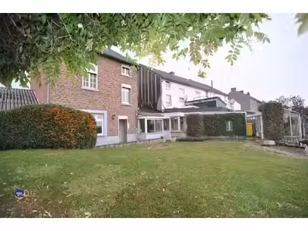 karaktervolle driegevelwoning met ruime tuin van 30 are nabij waremme