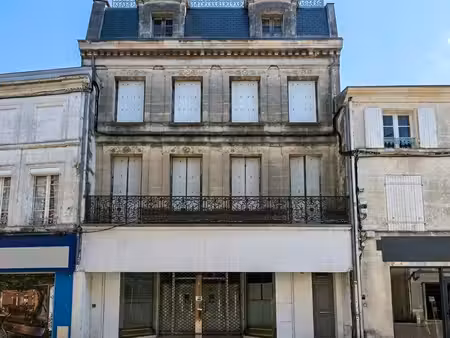 immeuble de caractere avec cour en plein cœur du centre-ville de cognac