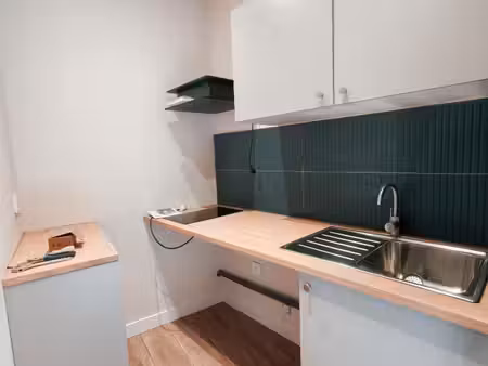 studio 29.79m² - mezzanine - location meuble - sainte luce sur loire