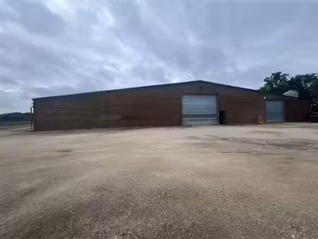 location local d'activités la ferte st cyr 3 900 m²