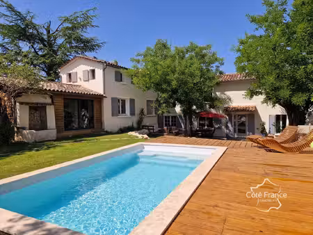 maison 217 m2 avec piscine