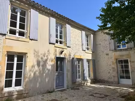 maison charentaise de caractère avec piscine à cognac