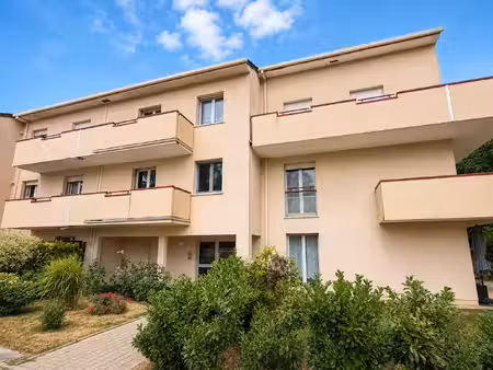 villers-les-nancy : grand appartement t2 avec terrasse et ga