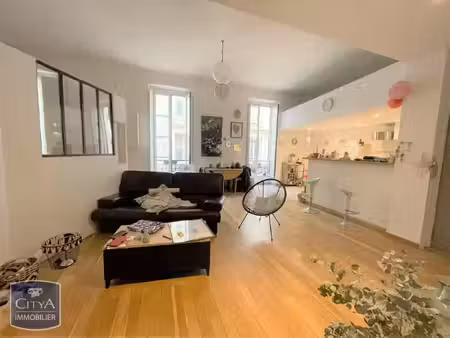 appartement à louer 1 pièce 62.88 m² - nîmes (30) - 569€