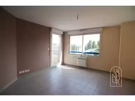 vente t2 récent avec balcon et ascenseur à dijon