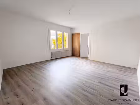 location appartement 3 pièces 74m²