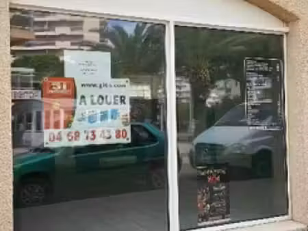 location local commercial 45m2 canet-plage 66140 - 615 € - surface privée