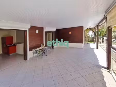 villa t4 (98 m²) et sa piscine à sainte-rose