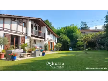 maison néo-basque à ascain - 4 chambres sur 3 niveaux  2 t2 locatifs