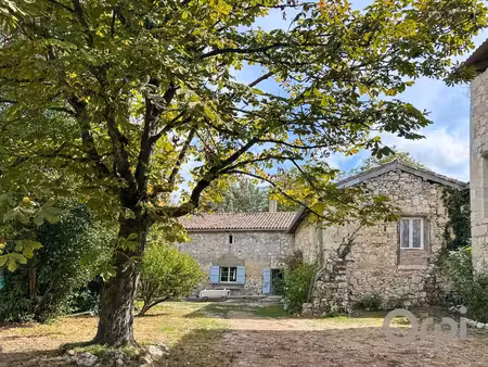 lectoure  maison de caractère avec ses dépendances et 5hectares de terres autour