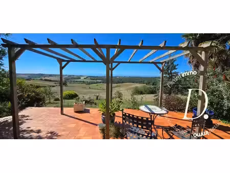 maison de caractère au coeur d'un village – vue pyrénées ex