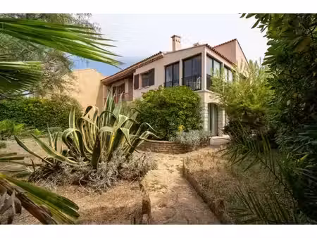 villa de luxe de 5 chambres en vente le brusc  provence-alpes-côte d'azur