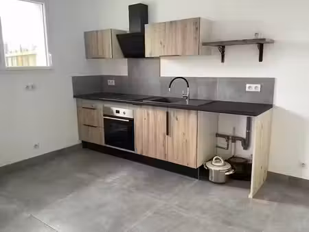 location maison 3 pièces 70 m² à chavagnes-en-paillers (85250)  800 €