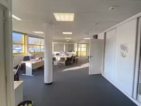 location locaux professionnels 0 pièces 89 m² à dury (80480)  4 256 €