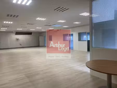 location local commercial 550m² troyes 10000