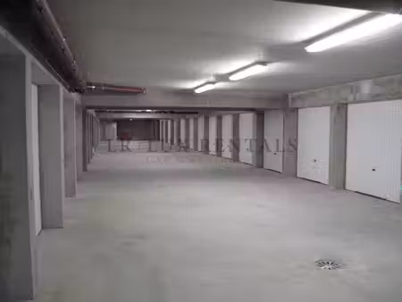 vente – garage fermé en sous-sol - illette