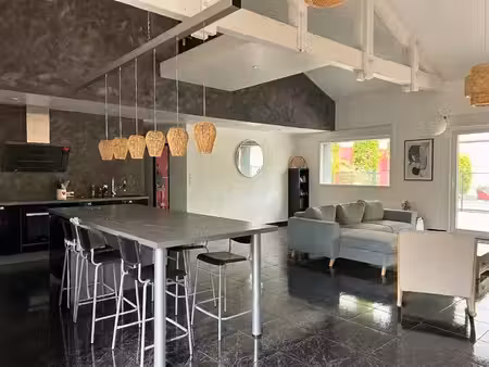 loft d’exception avec piscine et grand garage dans le quartier victor hugo à cognac