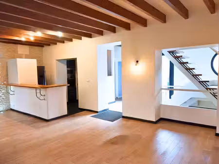 charmante maison de ville idéalement située sur cognac