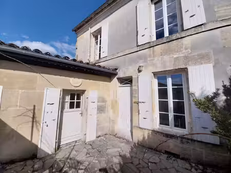 maison de caractère avec jardin à 500 m de la place françois 1er à cognac