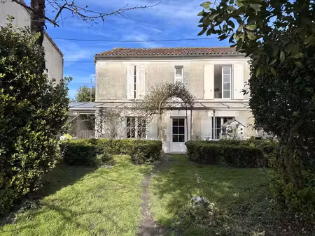 maison de caractere avec jardin et dépendance investissement locatif à cognac