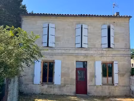 maison de caractere en pierre de taille avec jardin à cognac
