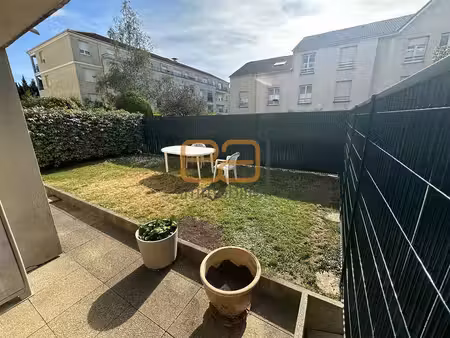 deux pièces 48m2  58m2 de jardin sécurisé  box  cave et parking