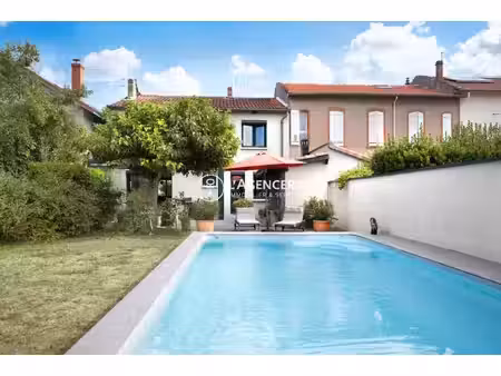 maison de ville avec jardin  piscine  garage