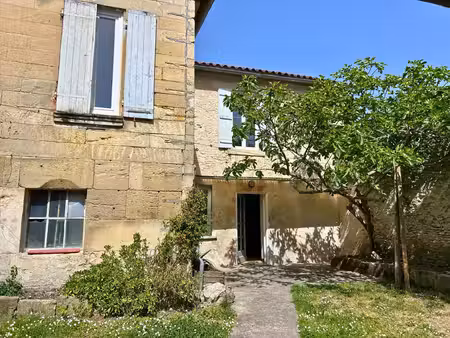 maison de ville avec extérieur et dépendances sur cognac  victor hugo