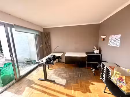 59 m² trois bureaux avec parking