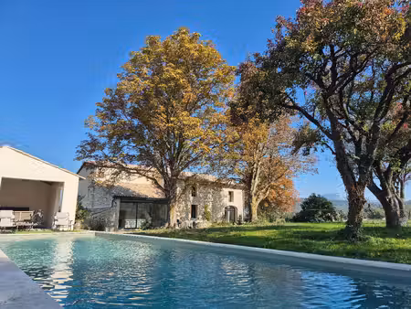 mas provençal rénové avec vue panoramique