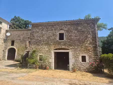 ferme en pierres à restaurer