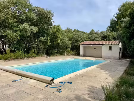 maison familiale de 160 m² avec piscine sur 3 080 m² de terrain