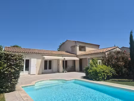 villa avec piscine sur 1615 m²