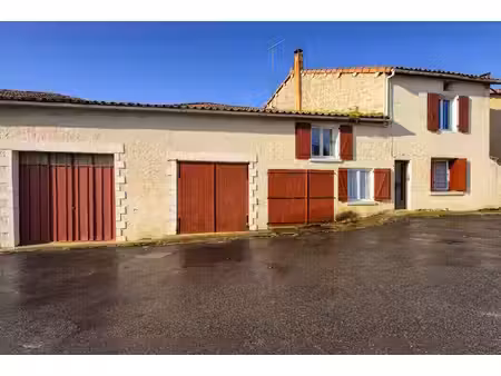 maison de ville avec trois chambres  une cour-jardin et deux grands garages