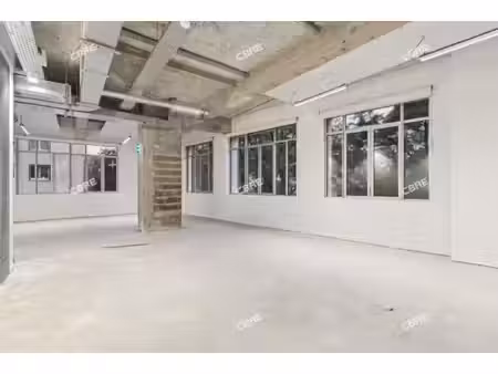 location local professionnel 583m²