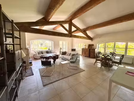 bâtisse en pierre 296m²