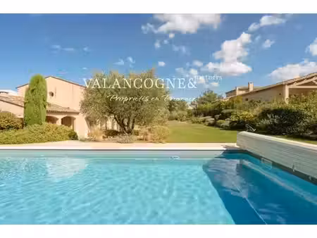 maison de 6 pièces de luxe en location à eygalières  provence-alpes-côte d'azur