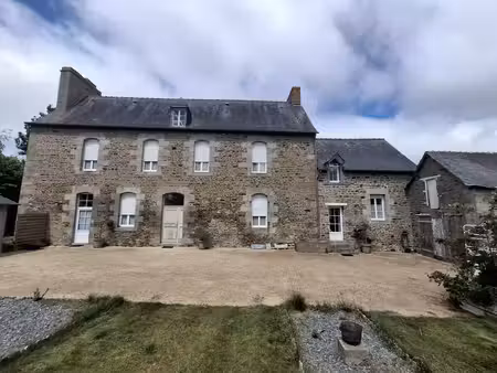 à la chapelle-fleurigné  villa de 200m2 avec 9 pièces à vendre