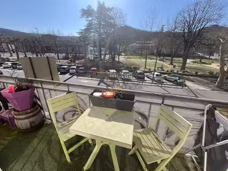 vente appartement t2 equipé en 1er étage  secteur jardin public.
