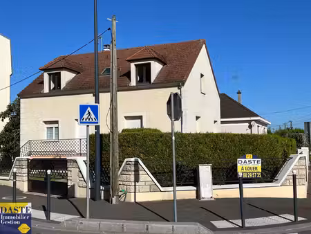 f2 30.61 m2 proche gare et commerces