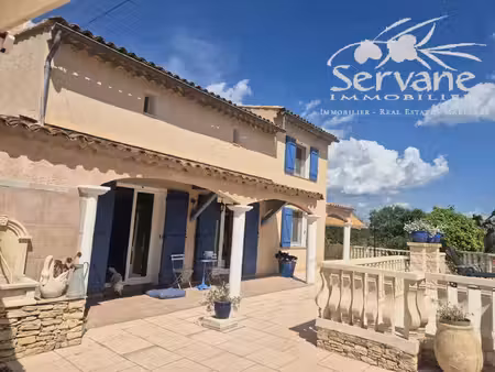 belle villa sur prés de 3ha avec piscine