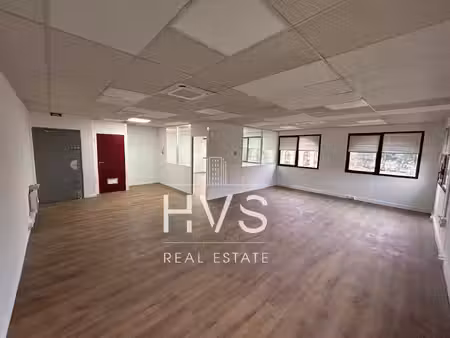 location local professionnel 84m² aix en provence 90ème