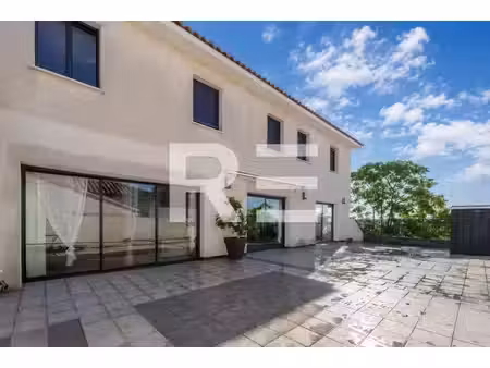 maison contemporaine 4chambres vue degagee piscine et garage