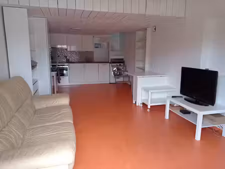 studio meublé 1 chambre à l'étage