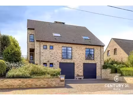 villa spacieuse avec entrepôt/atelier et vue sur verdure